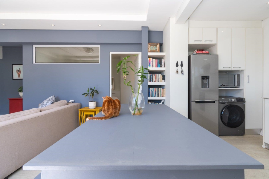 1 Bedroom Property for Sale in Vredehoek Western Cape